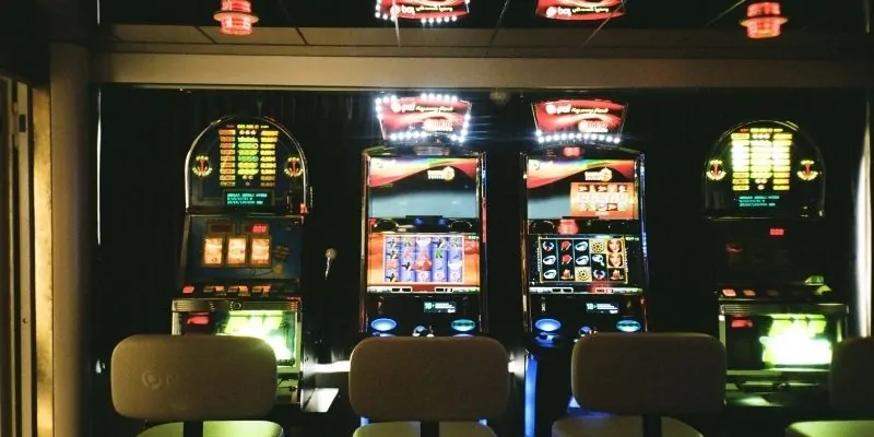 Future innovations will redefine luxury gaming for high rollers through VR, AI, and blockchain